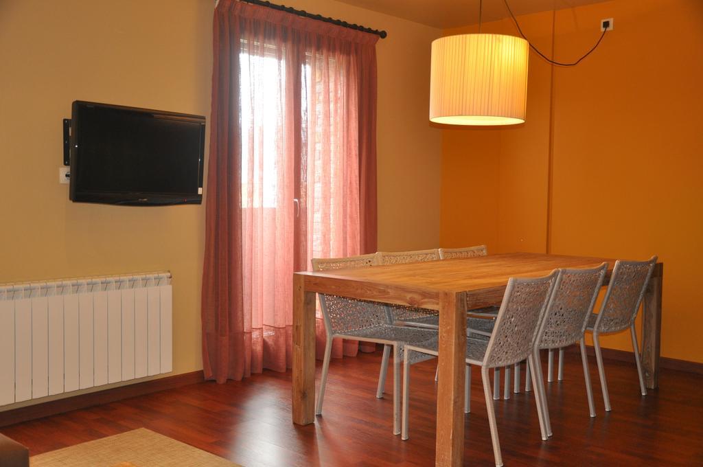 Apartaments Turistics Puigcerda - La Closa Exterior photo
