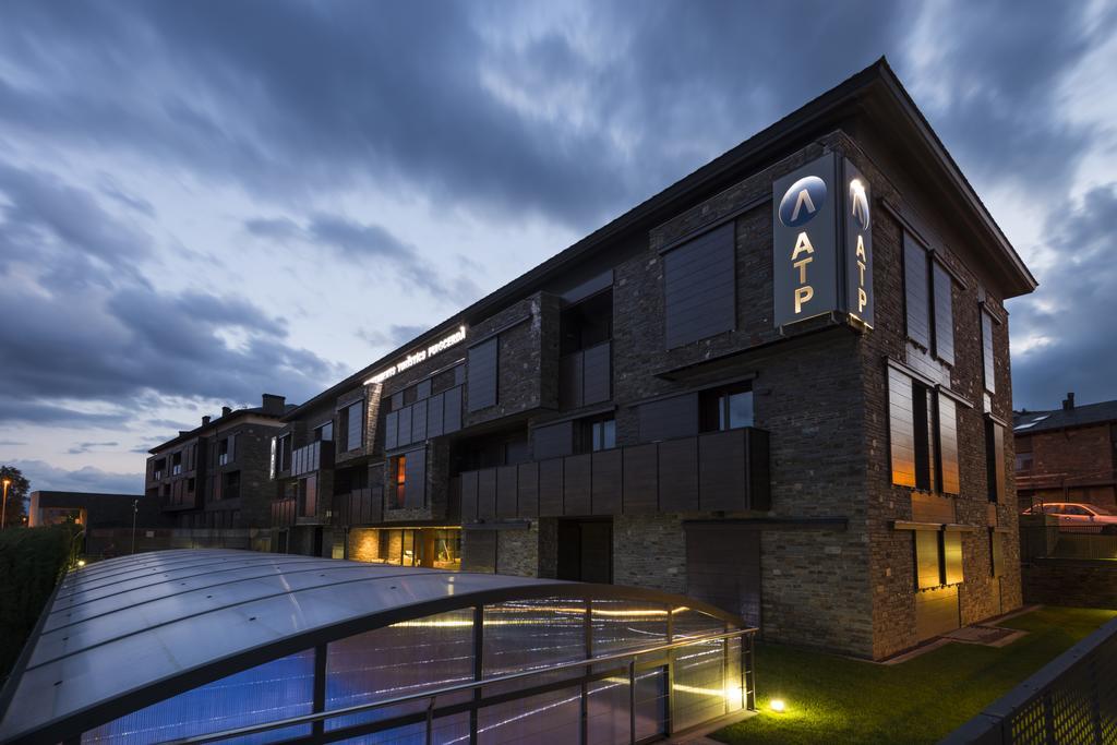 Apartaments Turistics Puigcerda - La Closa Exterior photo
